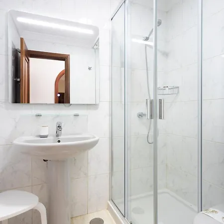 New Bright And Central With 2 Bedrooms Appartement